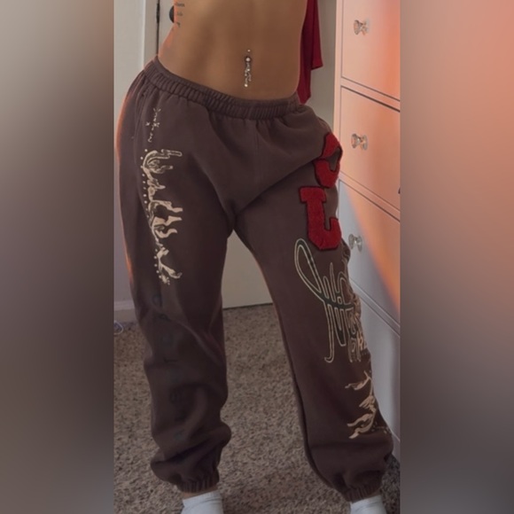 Sweats - Picture 3 of 4